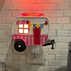 Scentsy Adorable Love Camper Melt